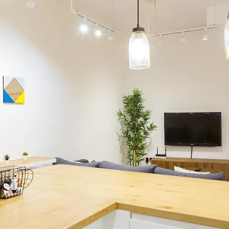 -malagasunapts-central&cozy 3bds